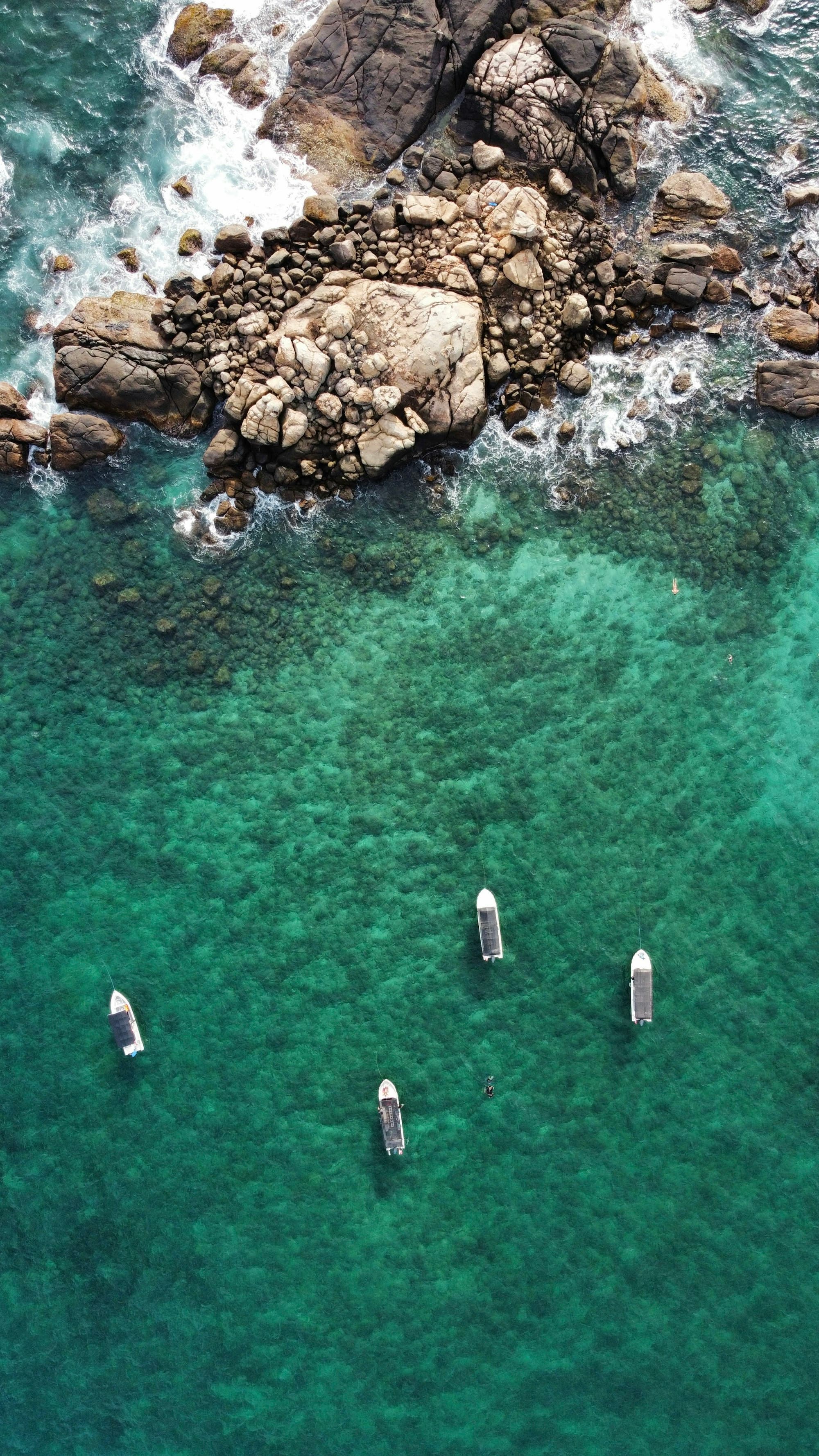 Ocean and coastline on Sri Lanka’s south shore